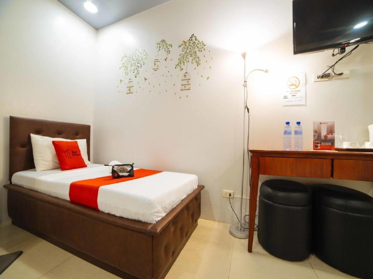 Reddoorz Plus @ Tayuman Manila Exterior foto